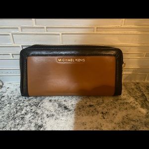 Micheal kors wallet